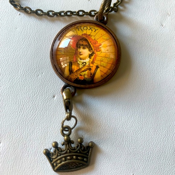 Necklace Roxy with Crown charm - Picture 3 of 12